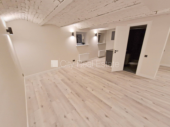 Fasādes māja, renovēta māja, slēgts pagalms, ieeja no ielas, puspagrabs, kāpņu telpa pēc Rīga - foto 2