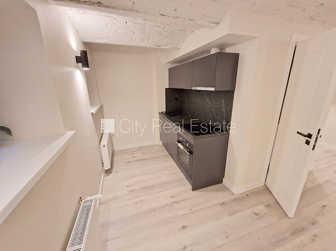 Fasādes māja, renovēta māja, slēgts pagalms, ieeja no ielas, puspagrabs, kāpņu telpa pēc Rīga - foto 5