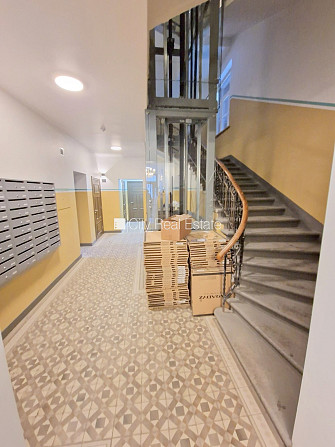 Fasādes māja, renovēta māja, slēgts pagalms, ieeja no ielas, puspagrabs, kāpņu telpa pēc Rīga - foto 14