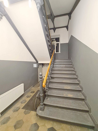 Fasādes māja, renovēta māja, slēgts pagalms, ieeja no ielas, kāpņu telpa pēc kapitālā Rīga - foto 14