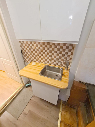 Fasādes māja, slēgts pagalms, ieeja no ielas, logi vērsti uz pagalma pusi, istaba izolēta, Rīga - foto 16