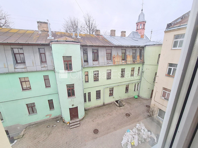 Fasādes māja, slēgts pagalms, ieeja no ielas, logi vērsti uz pagalma pusi, istaba izolēta, Rīga - foto 7