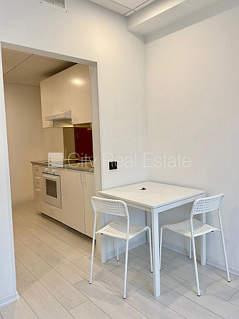 Fasādes māja, renovēta māja, ieeja no ielas, ir lifts, kāpņu telpa pēc kapitālā remonta, Rīga - foto 6