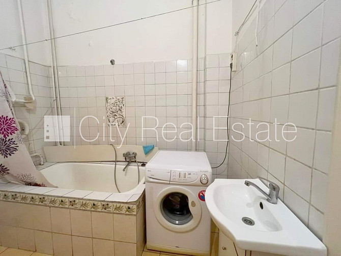 Vieta automašīnai, viena istaba izolēta, istabas caurstaigājamas, augstie griesti, kamīns, Rīga - foto 20