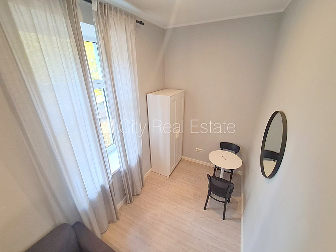 Pagalma ēka, renovēta māja, slēgts pagalms, ieeja no pagalma, kāpņu telpa pēc kapitālā Rīga - foto 3