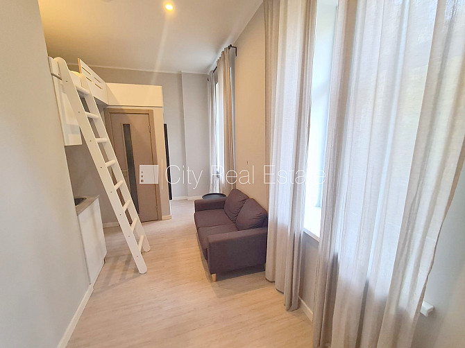 Pagalma ēka, renovēta māja, slēgts pagalms, ieeja no pagalma, kāpņu telpa pēc kapitālā Rīga - foto 5