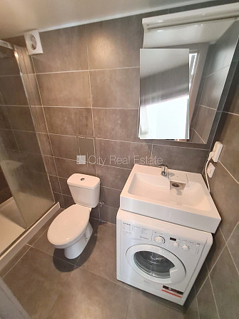 Pagalma ēka, renovēta māja, slēgts pagalms, ieeja no pagalma, kāpņu telpa pēc kapitālā Rīga - foto 13