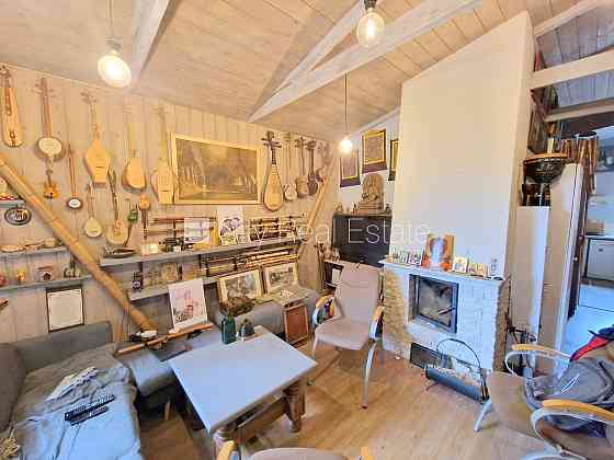 Фасадный дом, реновированный дом, закрытый двор, территория обнесена забором, Юрмала