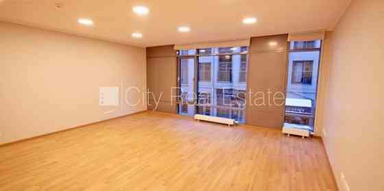 Новостройка, фасадный дом, благоустроенная озеленённая территория, подъездная Rīga