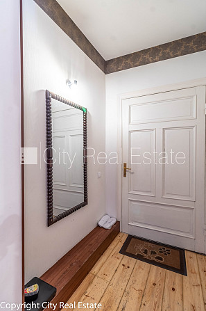 Fasādes māja, renovēta māja, ir lifts, kāpņu telpa pēc kapitālā remonta, viena istaba Rīga - foto 14