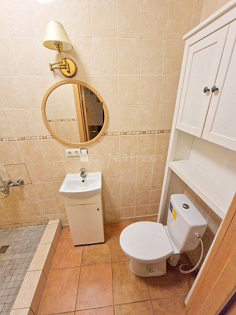 Puse mājas, labiekārtots apzaļumots pagalms, vieta automašīnai, ieeja no pagalma, terase, logi Jūrmala - foto 17