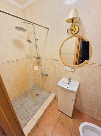 Puse mājas, labiekārtots apzaļumots pagalms, vieta automašīnai, ieeja no pagalma, terase, logi Jūrmala - foto 16