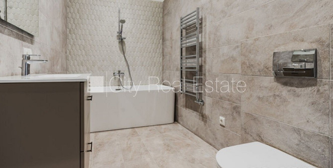 Zeme īpašumā, pagalma ēka, fasādes māja, renovēta māja, slēgts pagalms, ieeja no pagalma, Rīga - foto 13