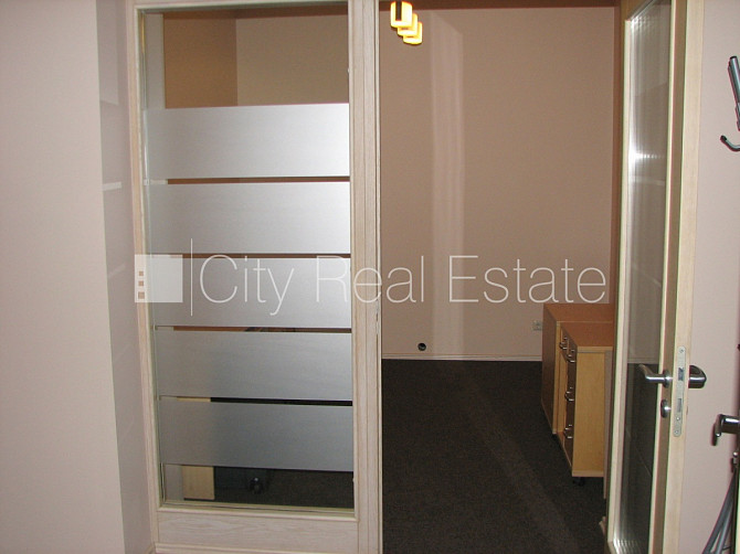 Fasādes māja, renovēta māja, objektu apsargā fiziskā apsardze, ieeja no ielas, ir lifts, Rīga - foto 9