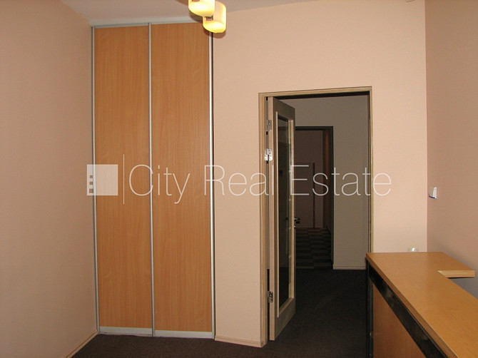 Fasādes māja, renovēta māja, objektu apsargā fiziskā apsardze, ieeja no ielas, ir lifts, Rīga - foto 12