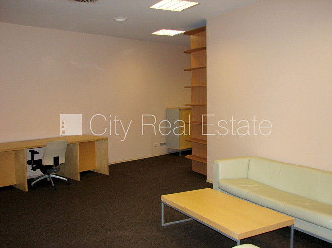 Fasādes māja, renovēta māja, objektu apsargā fiziskā apsardze, ieeja no ielas, ir lifts, Rīga - foto 6