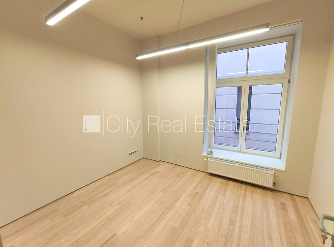 Fasādes māja, renovēta māja, slēgts pagalms, ieeja no ielas, kāpņu telpa pēc kapitālā Rīga - foto 6