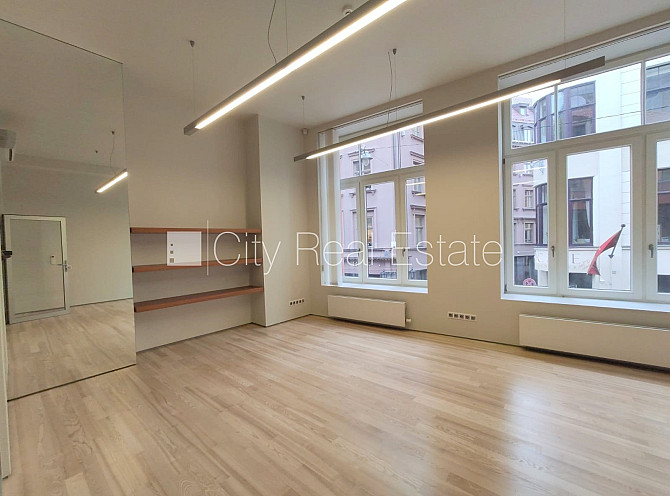 Fasādes māja, renovēta māja, slēgts pagalms, ieeja no ielas, kāpņu telpa pēc kapitālā Rīga - foto 1