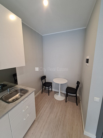 Fasādes māja, renovēta māja, slēgts pagalms, ieeja no ielas, kāpņu telpa pēc kapitālā Rīga - foto 18