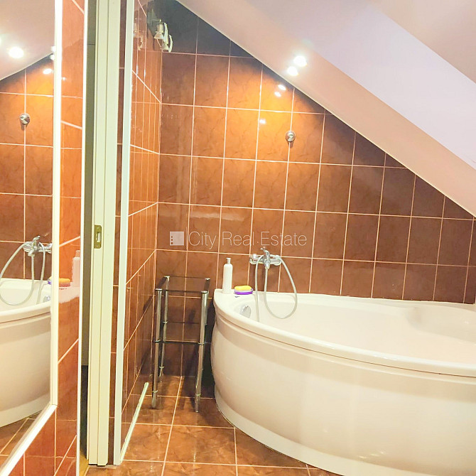 Jaunceltne, labiekārtota apzaļumota teritorija, vieta automašīnai, ieeja no ielas, kāpņu Rīga - foto 18