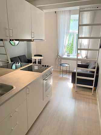 Фасадный дом, реновированный дом, закрытый двор, вход с улицы, лестничная клетка Rīga