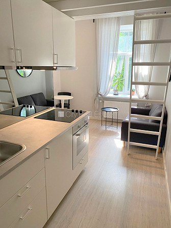 Fasādes māja, renovēta māja, slēgts pagalms, ieeja no ielas, kāpņu telpa pēc kapitālā Rīga - foto 2