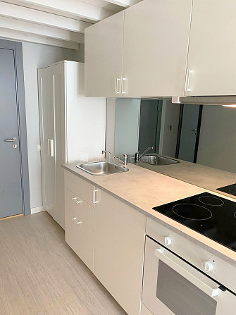 Fasādes māja, renovēta māja, slēgts pagalms, ieeja no ielas, kāpņu telpa pēc kapitālā Rīga - foto 7