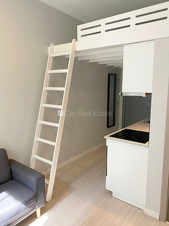 Fasādes māja, renovēta māja, slēgts pagalms, ieeja no ielas, kāpņu telpa pēc kapitālā Rīga - foto 5