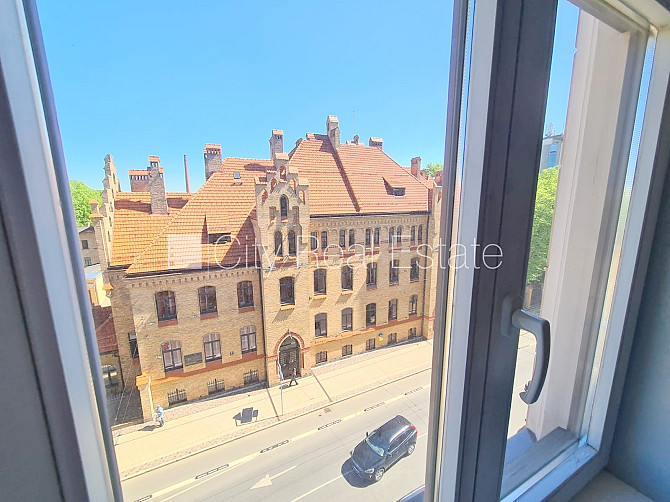 Fasādes māja, renovēta māja, ieeja no ielas un pagalma, ir lifts, kāpņu telpa pēc kapitālā Rīga - foto 8