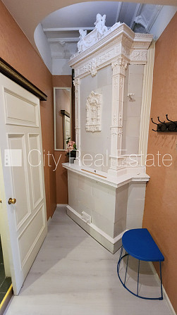 Fasādes māja, renovēta māja, ir lifts, kāpņu telpa pēc kapitālā remonta, viena istaba Rīga - foto 10