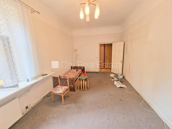 Zeme īpašumā, pagalma ēka, renovēta māja, slēgts pagalms, ieeja no ielas un pagalma, kāpņu Rīga - foto 8