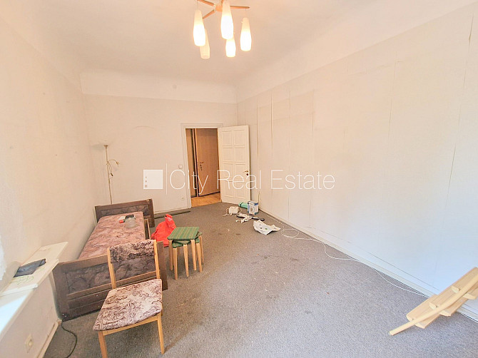 Zeme īpašumā, pagalma ēka, renovēta māja, slēgts pagalms, ieeja no ielas un pagalma, kāpņu Rīga - foto 10