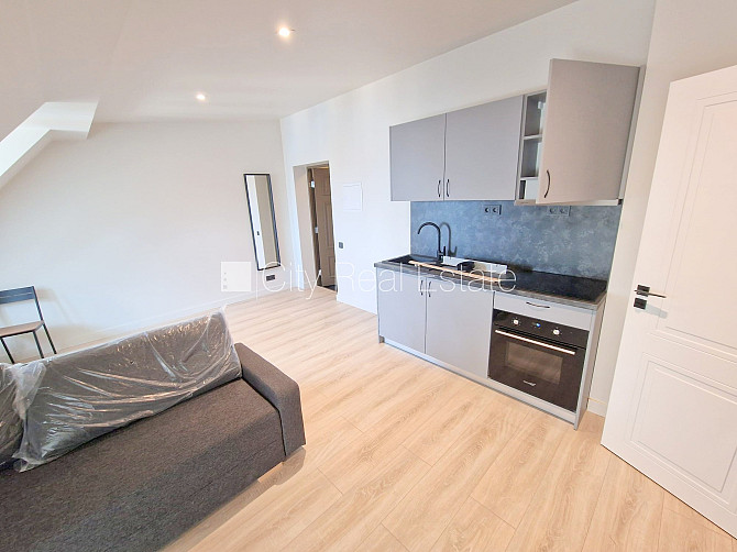 Fasādes māja, renovēta māja, slēgts pagalms, ieeja no ielas, mansards, ir lifts, kāpņu telpa Rīga - foto 2