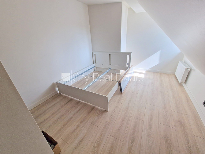 Fasādes māja, renovēta māja, slēgts pagalms, ieeja no ielas, mansards, ir lifts, kāpņu telpa Rīga - foto 7