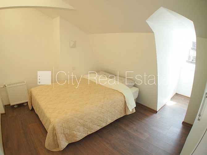 Fasādes māja, renovēta māja, ieeja no ielas, kāpņu telpa pēc kosmētiskā remonta, logi Rīga - foto 14