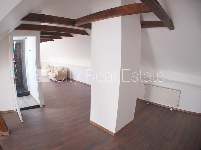 Fasādes māja, renovēta māja, ieeja no ielas, kāpņu telpa pēc kosmētiskā remonta, logi Rīga - foto 9