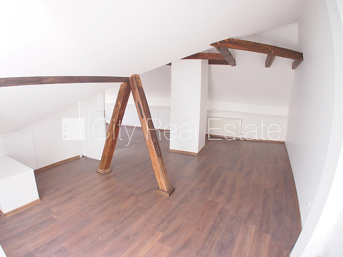 Fasādes māja, renovēta māja, ieeja no ielas, kāpņu telpa pēc kosmētiskā remonta, logi Rīga - foto 10