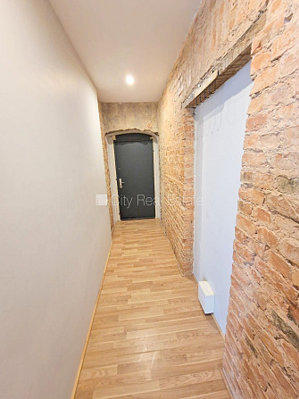 Pagalma ēka, renovēta māja, slēgts pagalms, ieeja no ielas un pagalma, kāpņu telpa pēc Rīga - foto 15