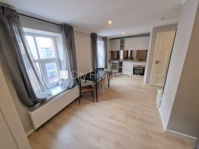 Fasādes māja, renovēta māja, ieeja no ielas, kāpņu telpa pēc kapitālā remonta, logi Rīga - foto 2