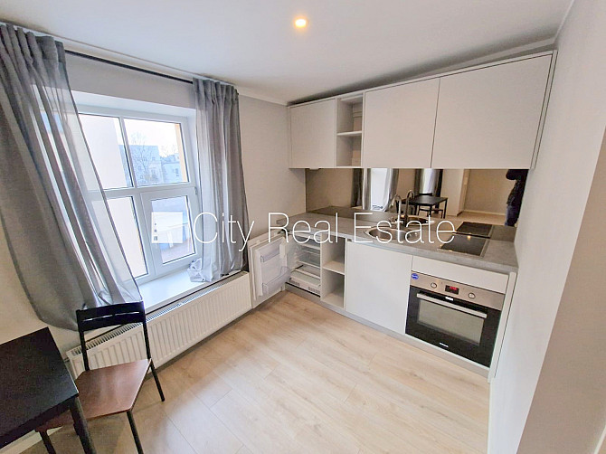 Fasādes māja, renovēta māja, ieeja no ielas, kāpņu telpa pēc kapitālā remonta, logi Rīga - foto 5