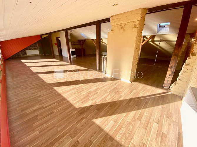 Pagalma ēka, renovēta māja, slēgts pagalms, ieeja no pagalma, mansards, kāpņu telpa pēc Rīga - foto 3