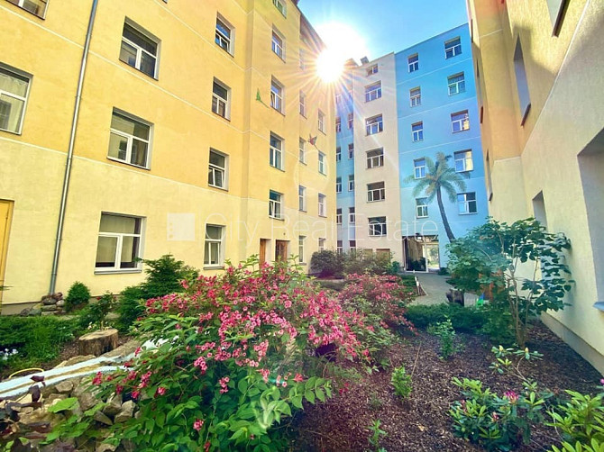 Pagalma ēka, renovēta māja, slēgts pagalms, ieeja no pagalma, mansards, kāpņu telpa pēc Rīga - foto 8