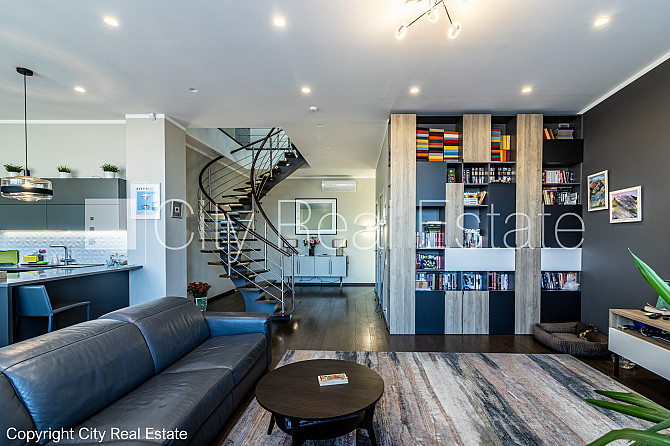 Labiekārtots apzaļumots pagalms, slēgts pagalms, teritorijas iebrauktuves vārti aprīkoti ar Rīga - foto 13