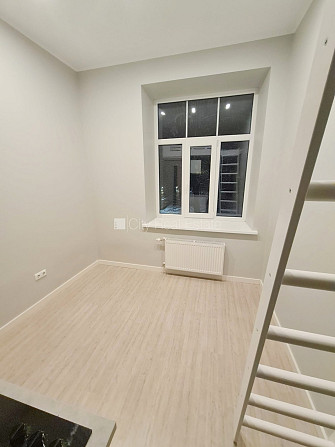 Fasādes māja, renovēta māja, slēgts pagalms, ieeja no ielas, kāpņu telpa pēc kapitālā Rīga - foto 3