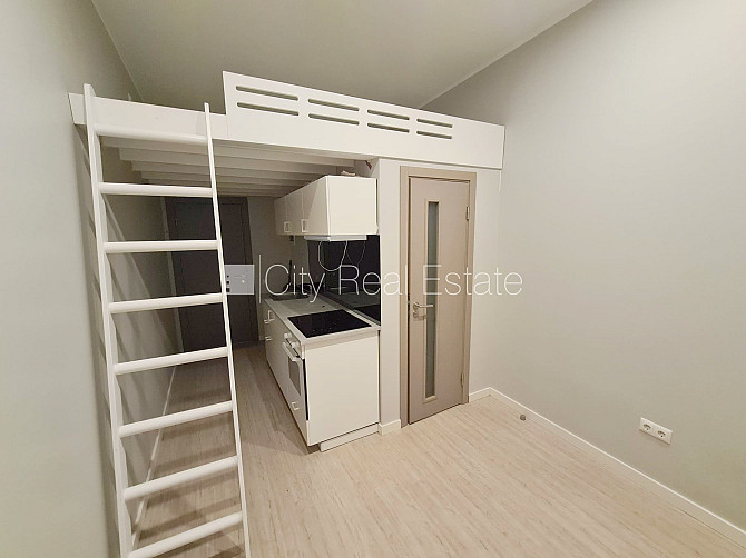 Fasādes māja, renovēta māja, slēgts pagalms, ieeja no ielas, kāpņu telpa pēc kapitālā Rīga - foto 7