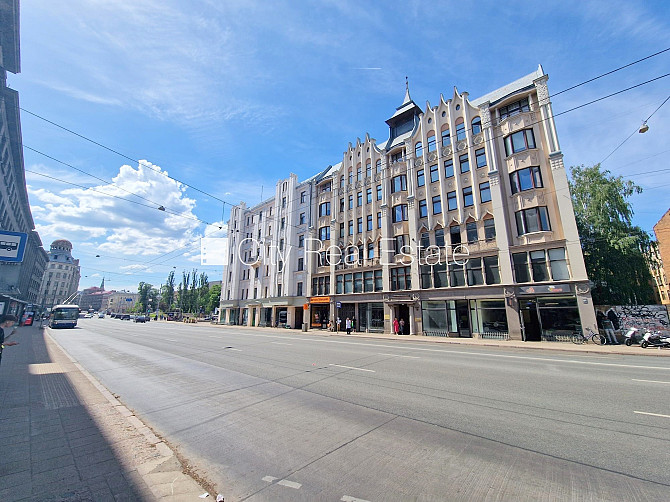 Fasādes māja, renovēta māja, ieeja no ielas, ir lifts, kāpņu telpa pēc kosmētiskā remonta, Rīga - foto 9