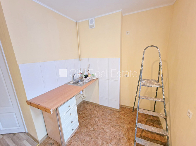 Fasādes māja, renovēta māja, ieeja no ielas, kāpņu telpa pēc kosmētiskā remonta, logi Rīga - foto 12