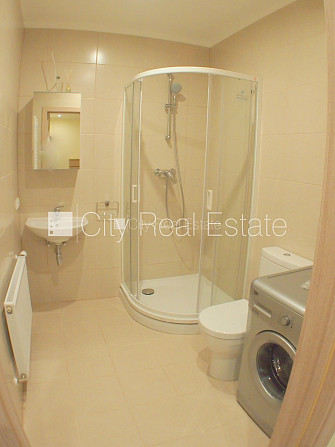 Pagalma ēka, renovēta māja, labiekārtota apzaļumota teritorija, bruģēts piebraucamais Rīga - foto 7