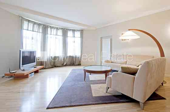 Фасадный дом, реставрированный дом, вход с улицы, лифт, лестничная клетка после Rīga