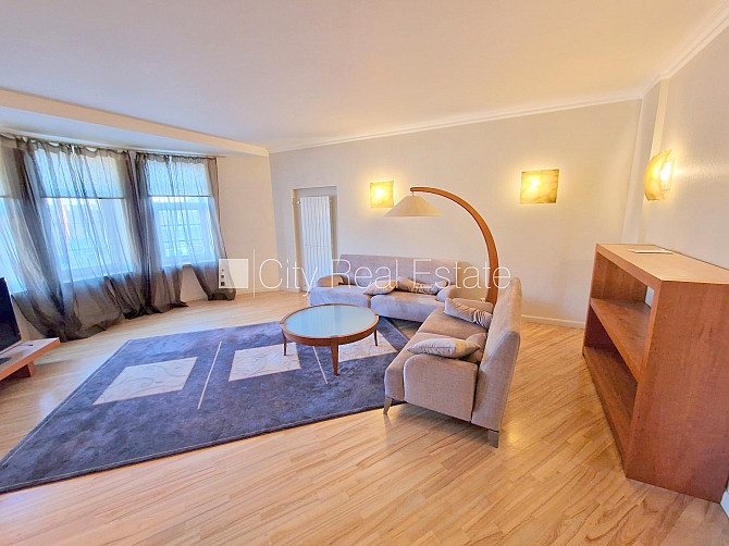 Fasādes māja, restaurēta māja, ieeja no ielas, ir lifts, kāpņu telpa pēc kosmētiskā Rīga - foto 5